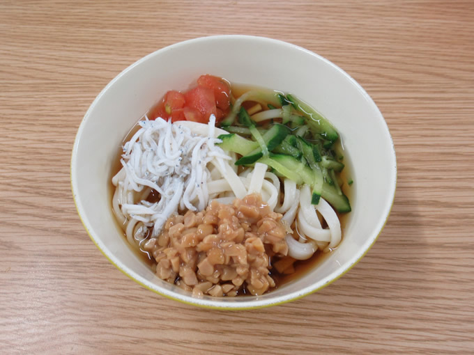 胡瓜としらすの納豆うどん