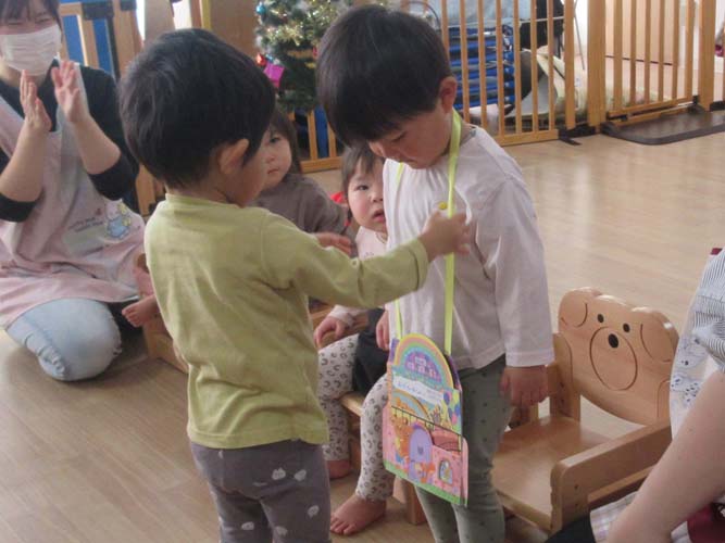 千歳恵比寿保育園にサンタさんがやってきた！！
