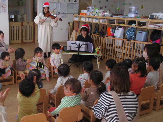 千歳恵比寿保育園にサンタさんがやってきた！！2024年