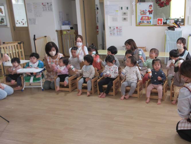 千歳恵比寿保育園にサンタさんがやってきた！！2024年