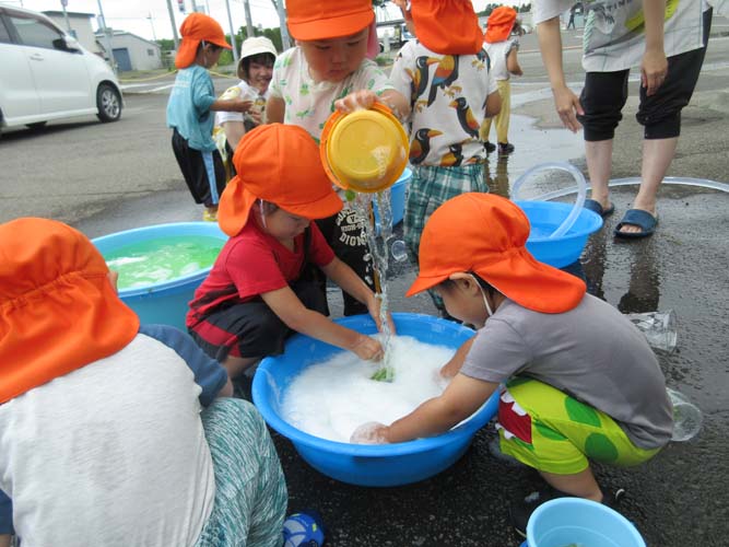 2025年千歳恵比寿保育園で水あそび